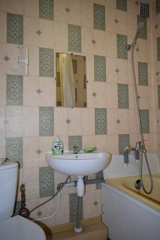Apartment On Vasylya Chervoniya 67 Ρίβνε Εξωτερικό φωτογραφία